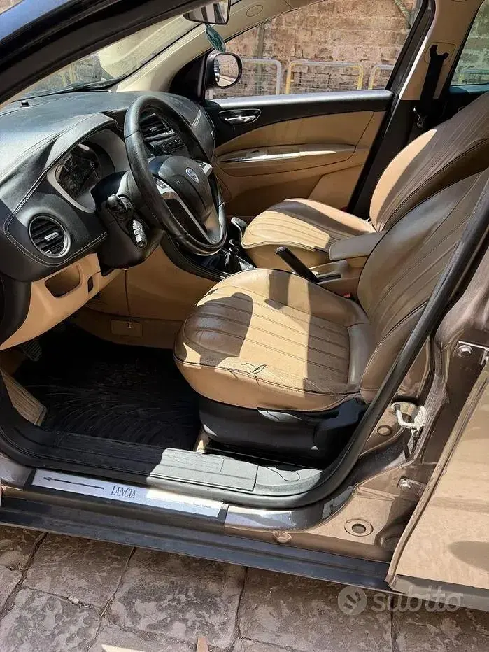 Usata Lancia Delta Gold 165 CV (121 kW) 2011 Utilitaria
