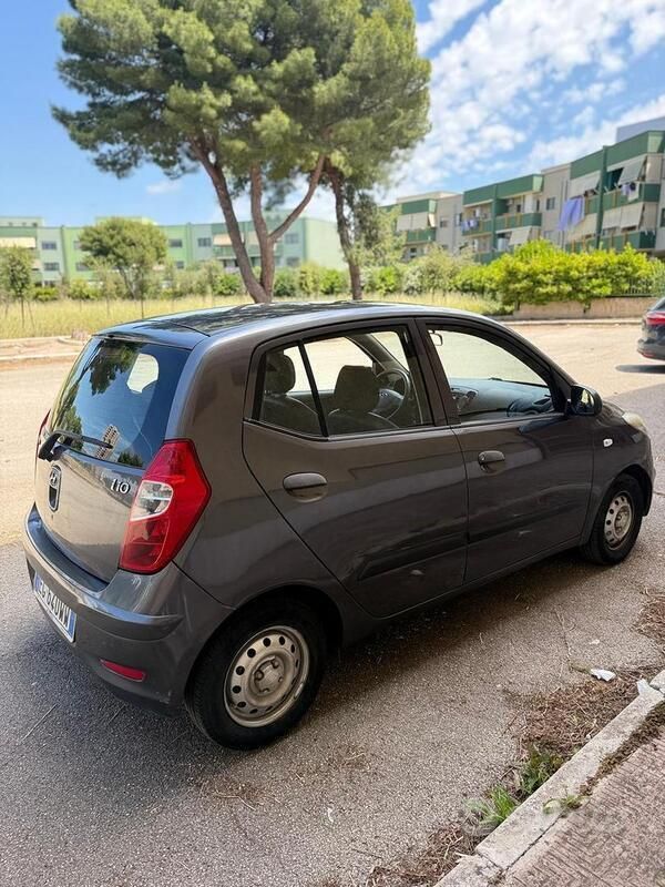 Usata 2011 Hyundai i10 Due volumi | 2500 € (Buon prezzo) - Immagine 1/4