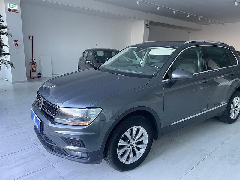 Usata VW Tiguan R-line 149 CV (109 kW) 2020 Grigio SUV