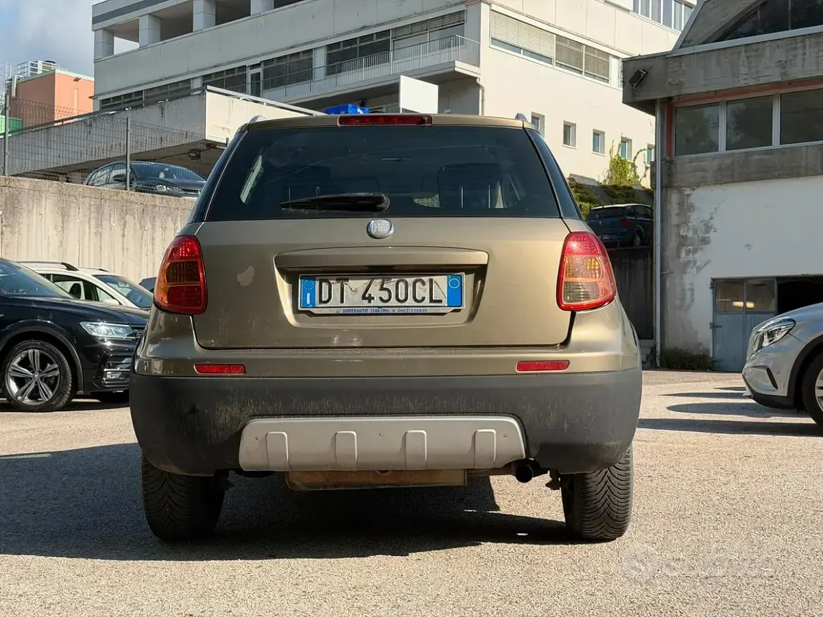 Usata Fiat Sedici 120 CV (88 kW) 2008 Marrone SUV