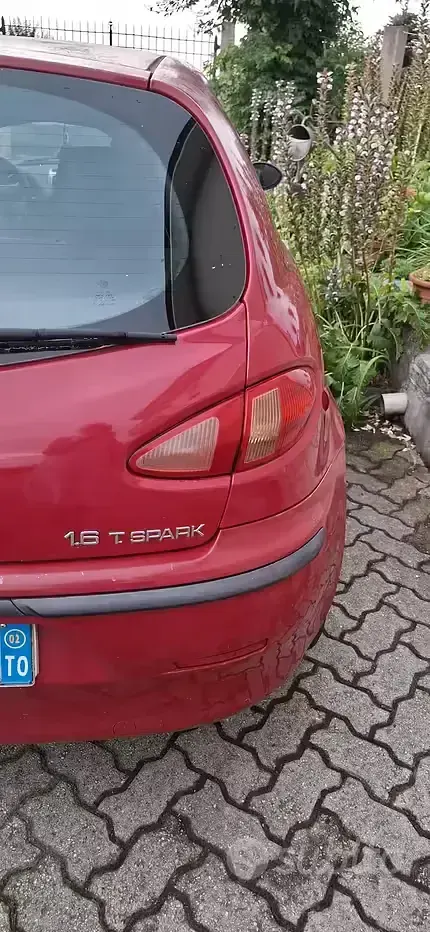 Usata Alfa Romeo 147 105 CV (77 kW) 2002 Rosso Utilitaria