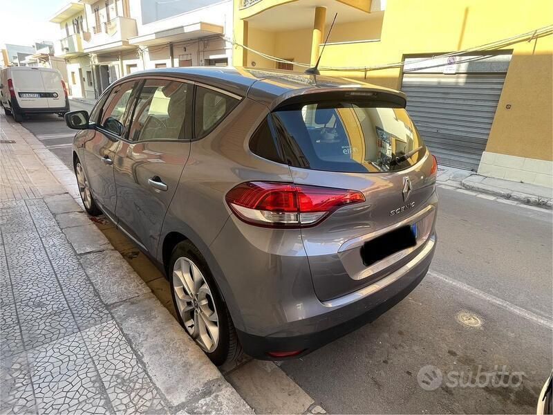 Usata Renault Scénic IV 110 CV (80 kW) 2017 Grigio Monovolume
