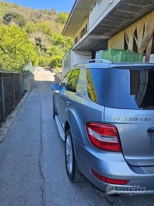 Usata Mercedes ML350 235 CV (172 kW) 2009 Grigio SUV