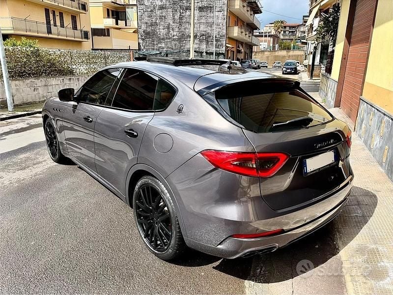 Usata Maserati Levante 275 CV (202 kW) 2017 Grigio SUV