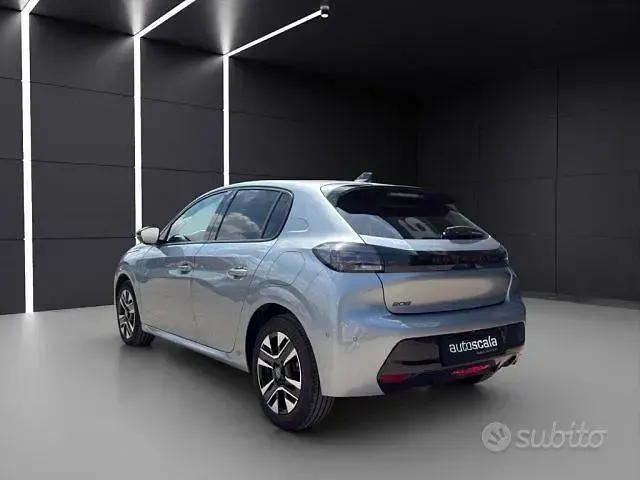 Usata Peugeot 208 Allure 101 CV (74 kW) 2024 Vari colori Utilitaria