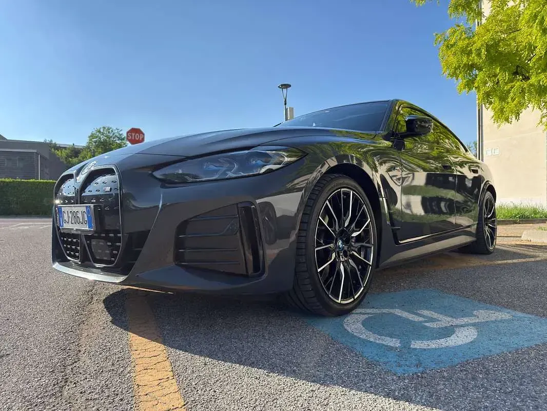 Usata BMW i4 Comfort Edition 400 kW (544 CV) 2022 Grigio Berlina