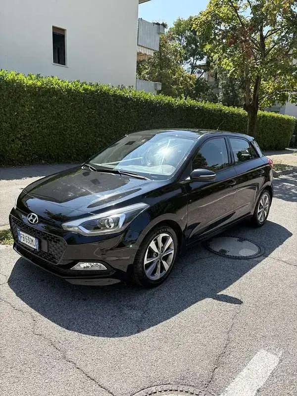 Usata Hyundai i20 75 CV (55 kW) 2015 Nero Utilitaria