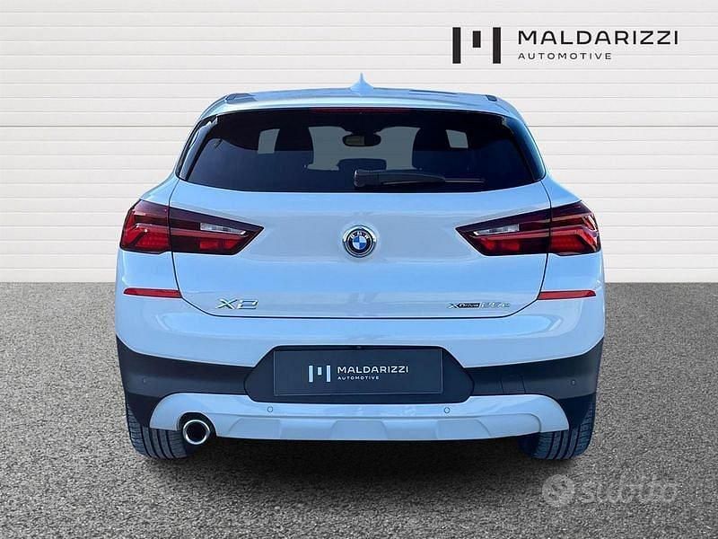Usata BMW X2 Efficient Dynamics 220 CV (161 kW) 2023 Alpinweiss iii pastello SUV