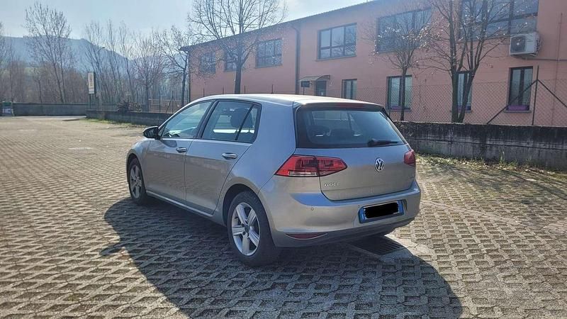 Usata VW Golf VII Highline 110 CV (80 kW) 2014 Berlina