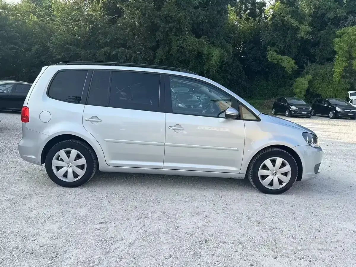 Usata VW Touran 105 CV (77 kW) 2011 Nero Monovolume