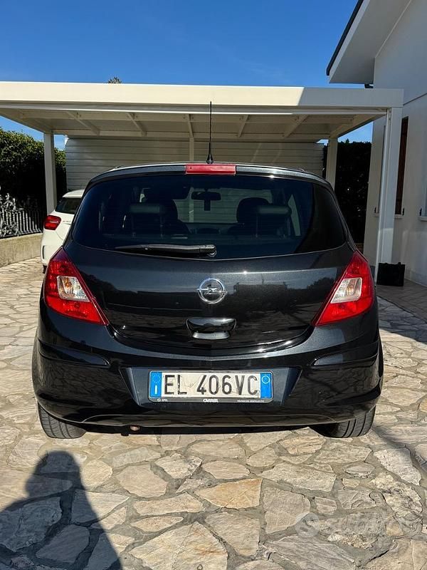 Usata Opel Corsa 86 CV (63 kW) 2012 Nero Berlina