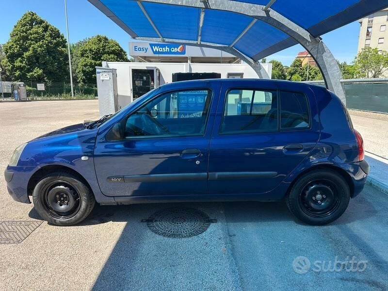 Usado Renault Clio II 75 CV (55 kW) 2005 Azul Utilitario