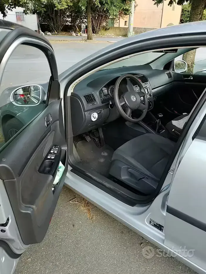 Usata VW Golf IV 105 CV (77 kW) 2005 Berlina