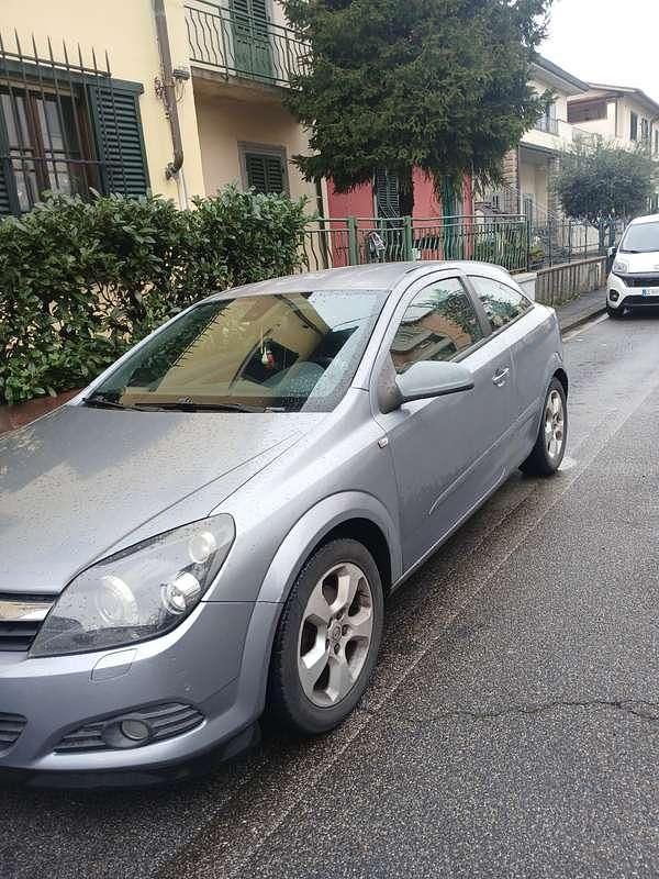 Usata Opel Astra GTC Enjoy 90 CV (66 kW) 2006 Berlina
