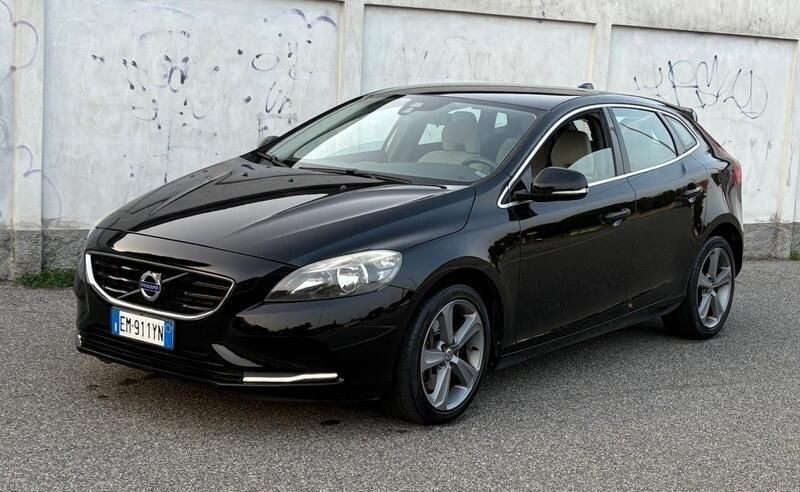 Usata Volvo V40 149 CV (109 kW) 2013 Nero Station wagon