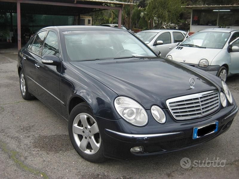 Usata Mercedes E270 Elegance 224 CV (164 kW) 2008 Nero Berlina