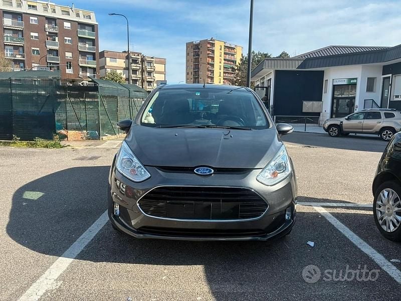 Usata Ford B-MAX Titanium 2017 Grigio Monovolume