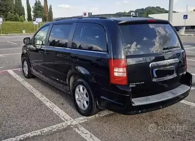 Usata Chrysler Voyager 150 CV (110 kW) 2009 Nero Monovolume