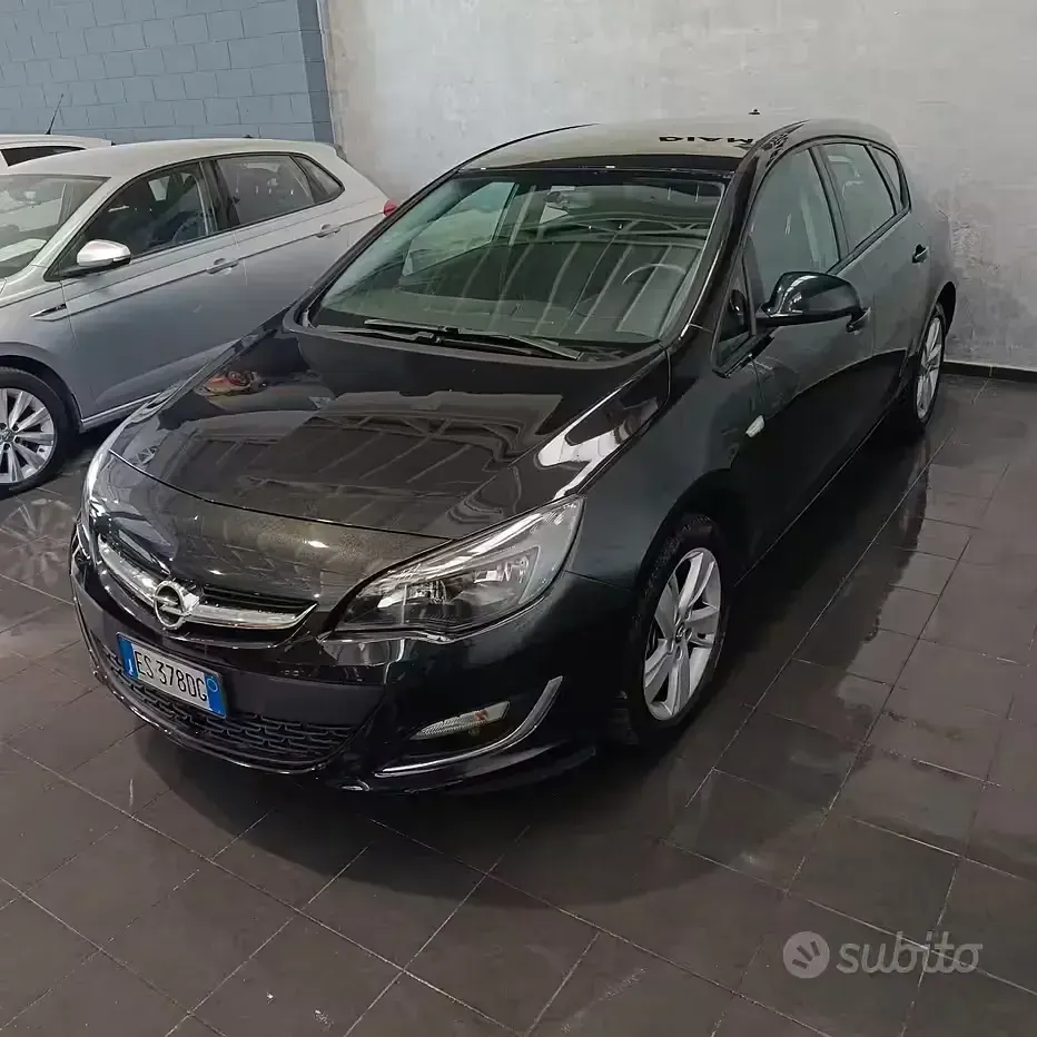 Usata Opel Astra S 131 CV (96 kW) 2013 Nero Berlina