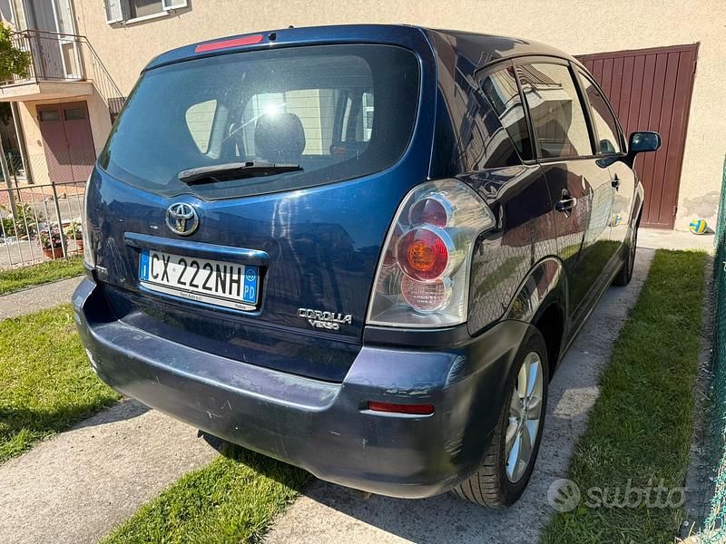 Usata Toyota Corolla 110 CV (80 kW) 2005 Blu Berlina