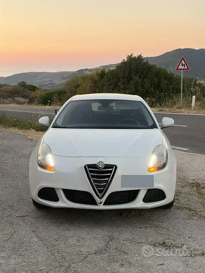 Usata Alfa Romeo Giulietta Distinctive 120 CV (88 kW) 2016 Bianco Utilitaria