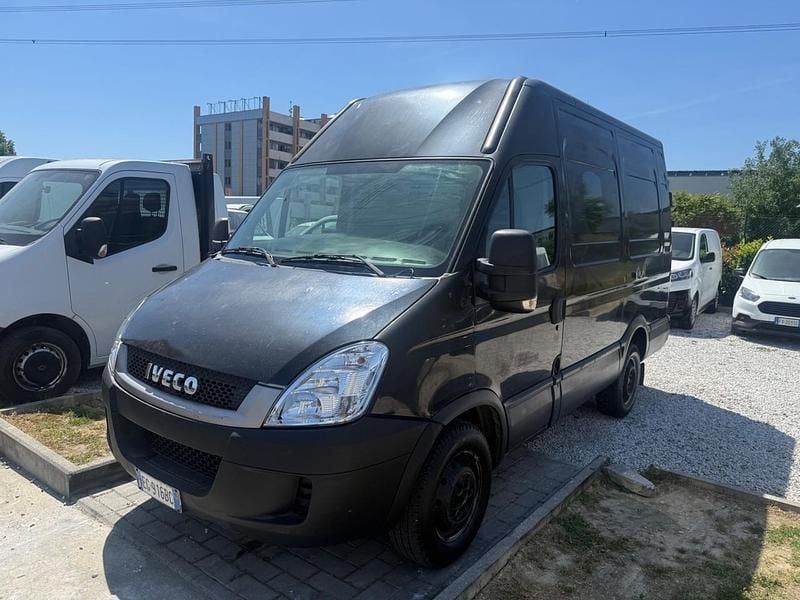 Usata Iveco Daily 106 CV (77 kW) 2011 Nero Furgone