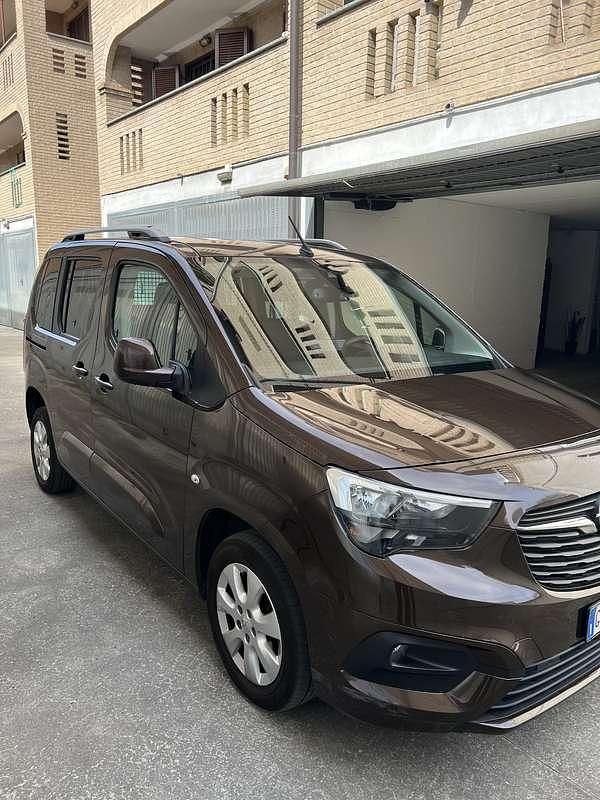 Usata Opel Combo Life Innovation 131 CV (96 kW) 2020 Marrone Furgone