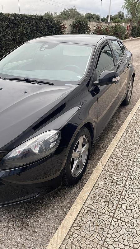 Usata Volvo V40 114 CV (83 kW) 2013 Nero Berlina