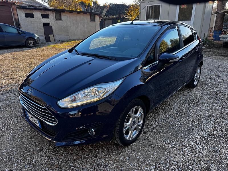 Blu Usata 2016 Ford Fiesta Titanium Berlina | 5900 € (Super prezzo) - Immagine 1/4