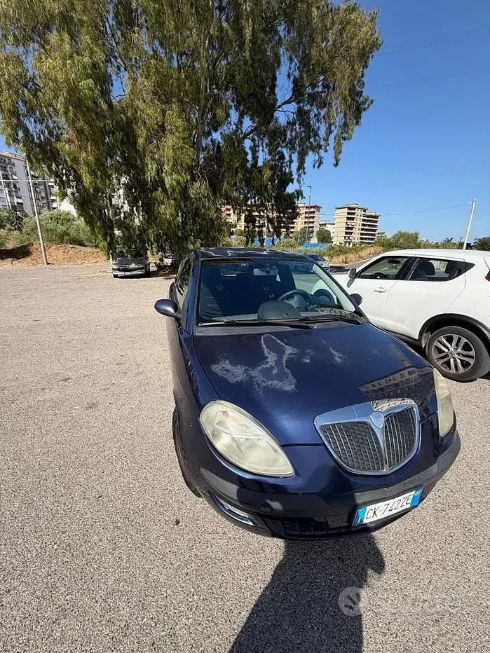 Usata Lancia Ypsilon 80 CV (58 kW) 2004 Bluazzurro Utilitaria