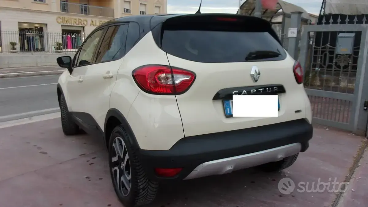 Usata Renault Captur Intens 90 CV (66 kW) 2017 Beige SUV