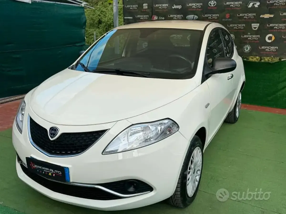 Usata Lancia Ypsilon Silver 85 CV (62 kW) 2016 Bianco Utilitaria