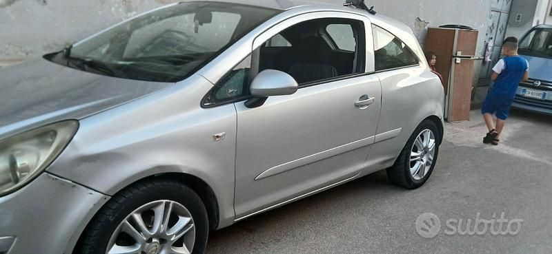 Usata Opel Corsa 69 CV (50 kW) 2007 Grigio Berlina