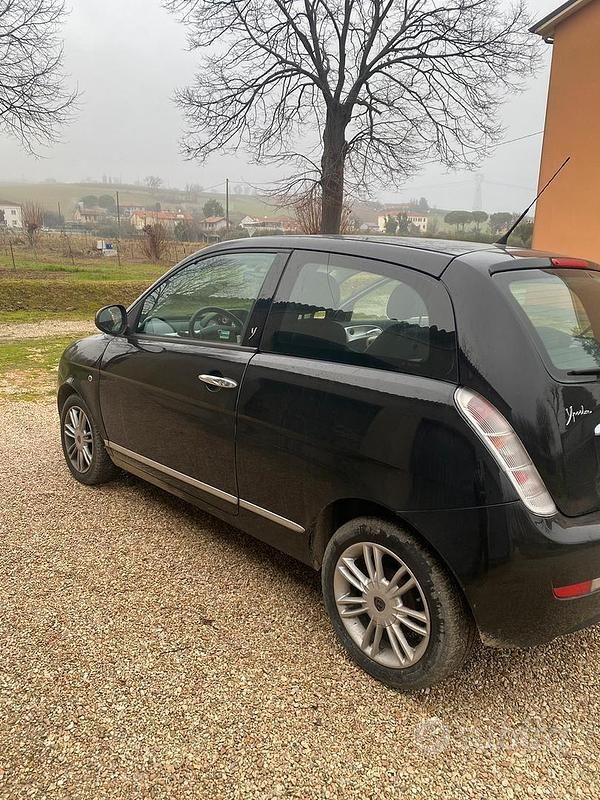 Usado Lancia Ypsilon 69 HP (50 kW) 2011 Citadino