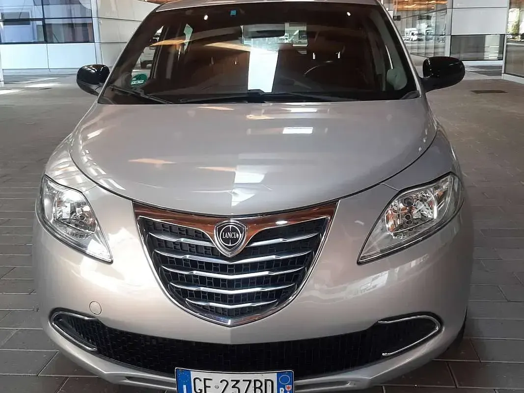Usata Lancia Ypsilon Gold 69 CV (50 kW) 2014 Beige Utilitaria