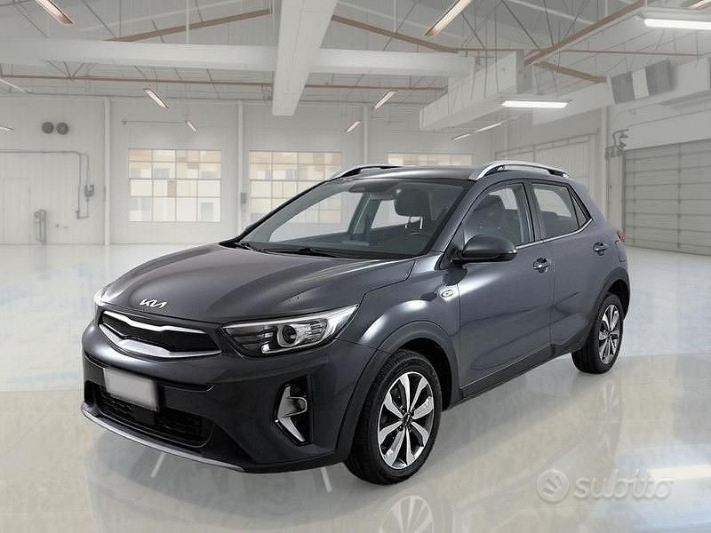Grigio Usata 2022 Kia Stonic Style SUV | 12.800 € (Buon prezzo) - Immagine 1/4