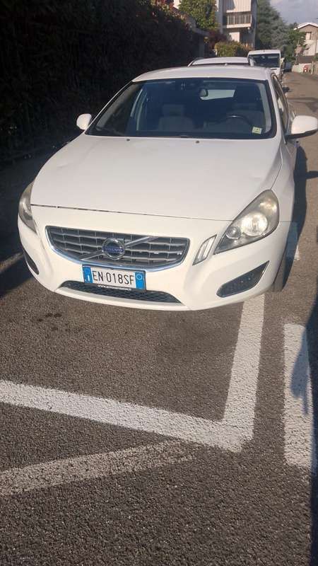 Usata Volvo V60 Momentum 215 CV (158 kW) 2012 Bianco Station wagon