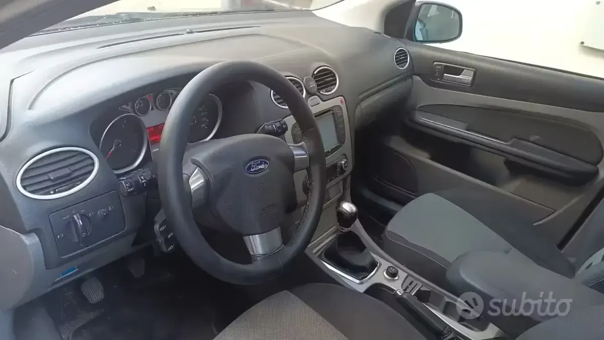Usata Ford Focus 109 CV (80 kW) 2010 Grigio Station wagon
