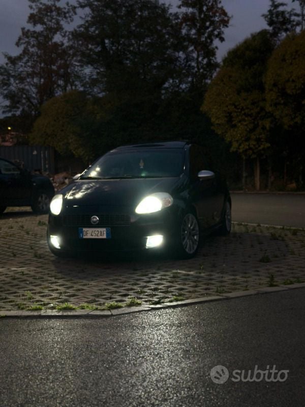Usata 2007 Fiat Grande Punto Sport Due volumi | 3000 € (Cara) - Immagine 1/4
