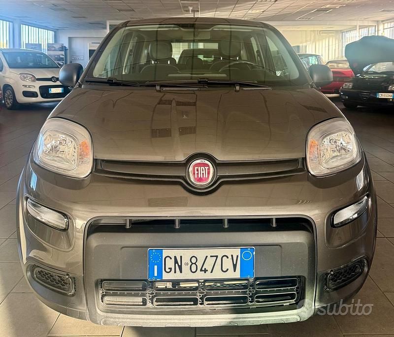 Grigio Usata 2023 Fiat Panda S Tre volumi | 12.490 € (Cara) - Immagine 1/4
