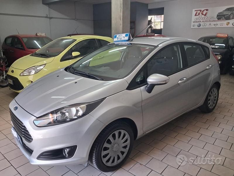 Usata Ford Fiesta 75 CV (55 kW) 2013 Grigio Utilitaria