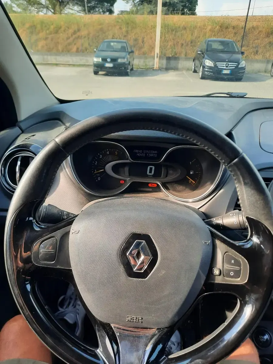 Usata Renault Captur 89 CV (65 kW) 2014 Grigio SUV