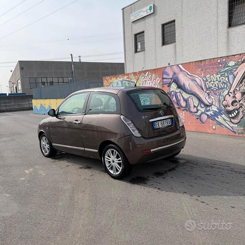 Usata Lancia Ypsilon Platinum 69 CV (50 kW) 2011 Marrone Utilitaria