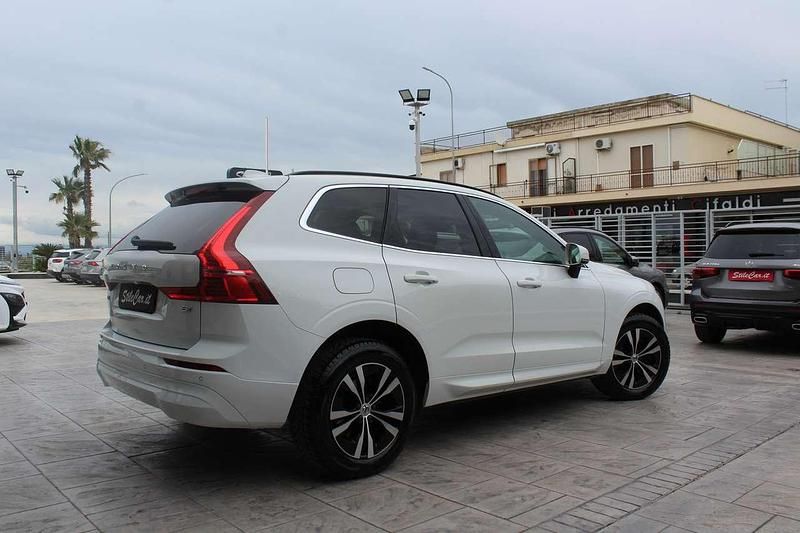 Usata Volvo XC60 Momentum 197 CV (144 kW) 2021 Bianco SUV