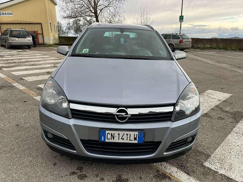 Usata Opel Astra Cosmo 120 CV (88 kW) 2005 Grigio Station wagon