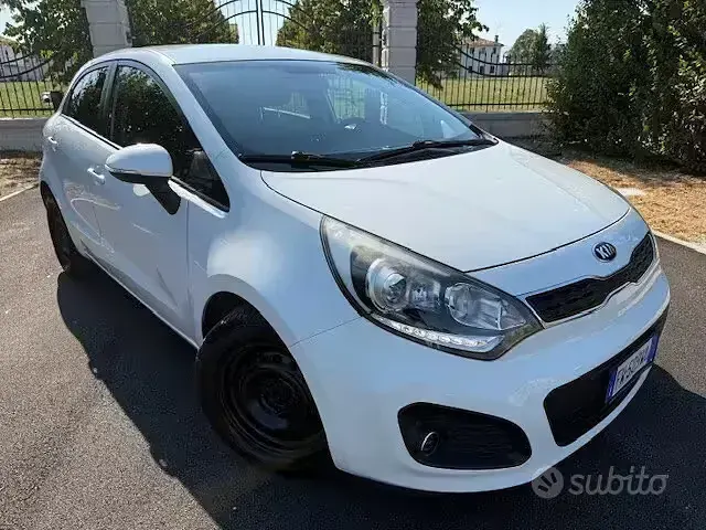 Usata Kia Rio 90 CV (66 kW) 2014 Berlina
