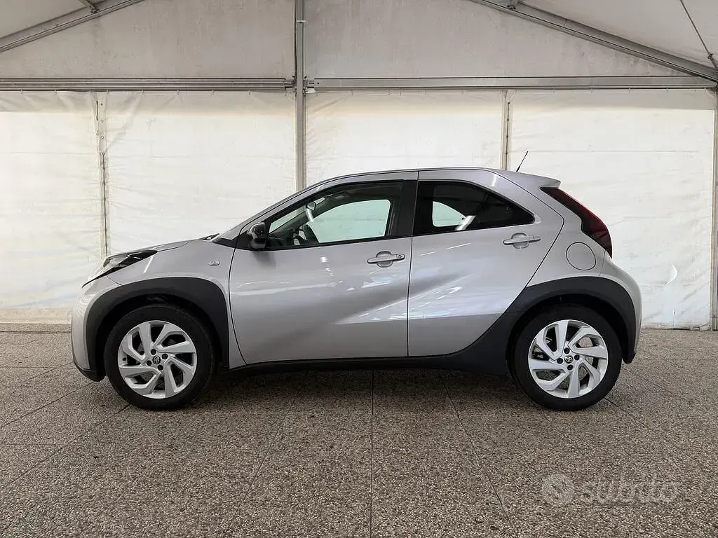 Usata Toyota Aygo X Active 72 CV (52 kW) 2022 Silver met SUV