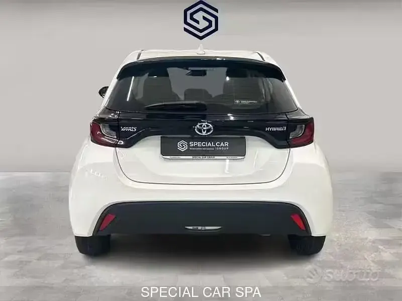 Usata Toyota Yaris Hybrid Business Edition 92 CV (67 kW) 2023 Bianco Berlina