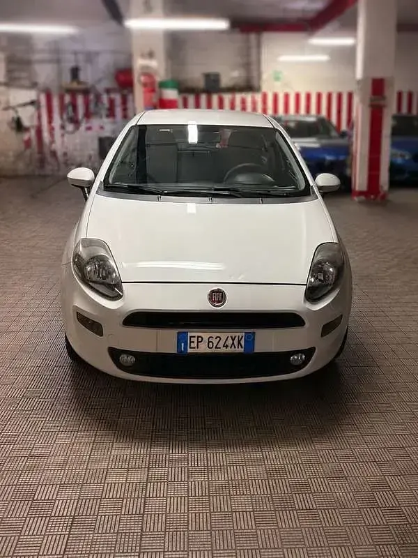 Usata Fiat Grande Punto 77 CV (56 kW) 2013 Bianco Utilitaria