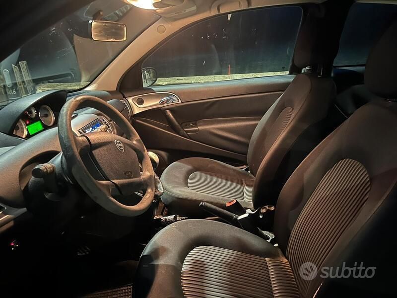 Gebraucht Lancia Ypsilon 77 PS (56 kW) 2009 Schwarz Kleinwagen